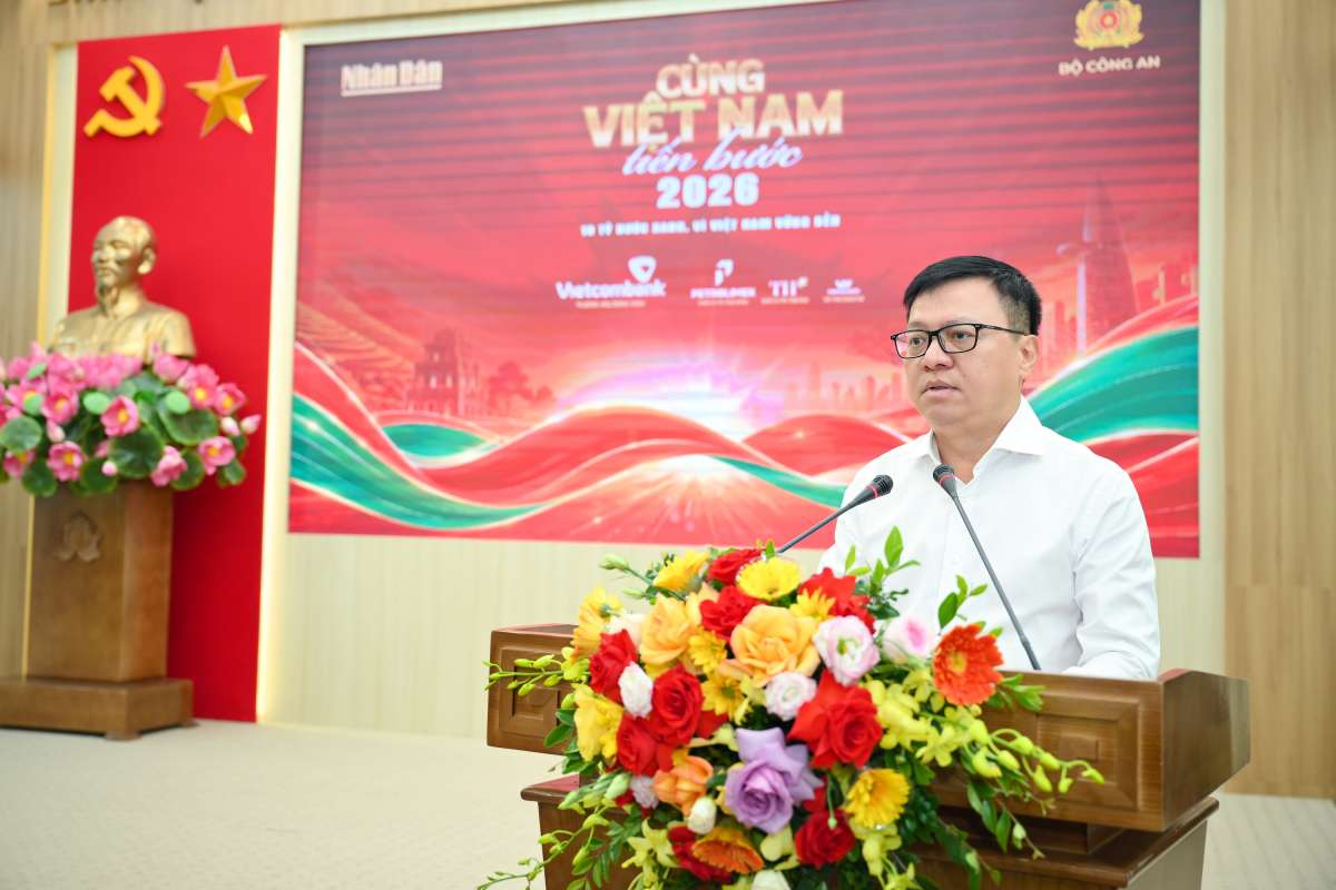 Ông Lê Quốc Minh - Ủy viên Trung ương Đảng, Tổng Biên tập Báo Nhân Dân, Phó Trưởng Ban Tuyên giáo Trung ương, Chủ tịch Hội Nhà báo Việt Nam phág biểu tại hoạt báo thông tin về hoạt động đi bộ toàn quốc “Cùng Việt Nam tiến bước” năm 2026. Ảnh: BTC