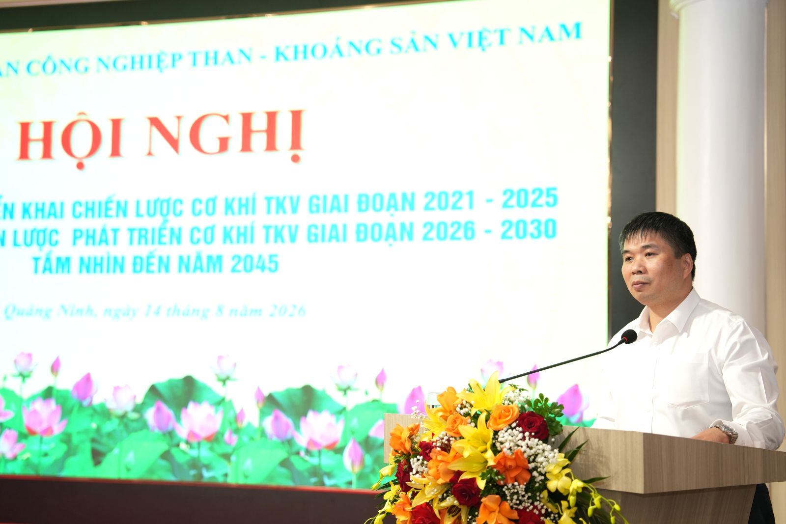 Phó Tổng Giám đốc Tập đoàn TKV Nguyễn Văn Tuân yêu cầu các đơn vị Cơ khí TKV cụ thể hóa Chiến lược phát triển Cơ khí TKV gắn với thực tế của đơn vị. Ảnh: Vinacomin