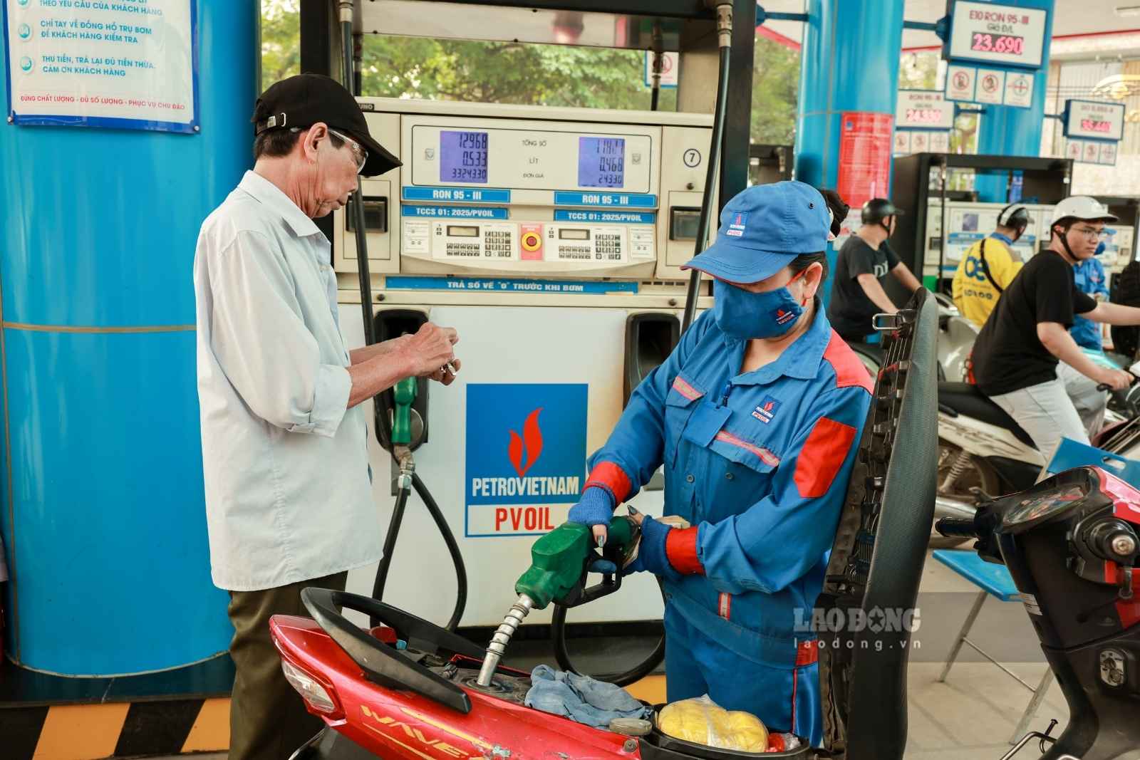 It is predicted that gasoline and oil prices in this week's price adjustment period may fluctuate in opposite directions. Photo: Hai Nguyen