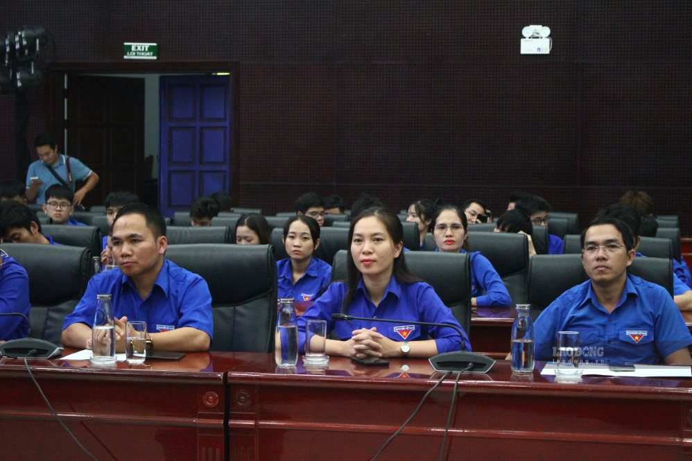 Chương trình đối thoại tạo diễn đàn để lãnh đạo thành phố lắng nghe tâm tư, nguyện vọng và hiến kế của thanh niên. Ảnh: Thanh Huyền