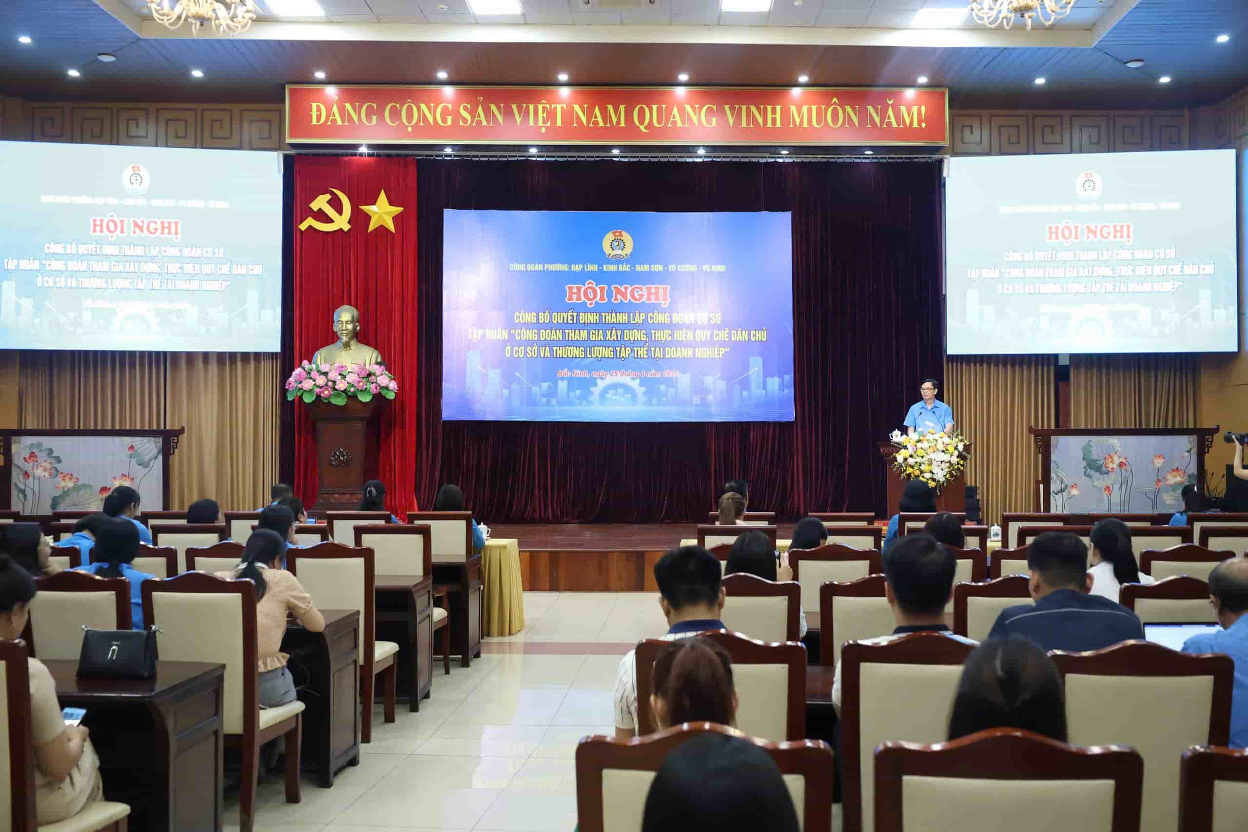 Liên đoàn Lao động tỉnh Bắc Ninh tập huấn kỹ năng thực hiện quy chế dân chủ và thương lượng tập thể cho cán bộ công đoàn. Ảnh: Quyết Chiến/Liên đoàn Lao động tỉnh.
