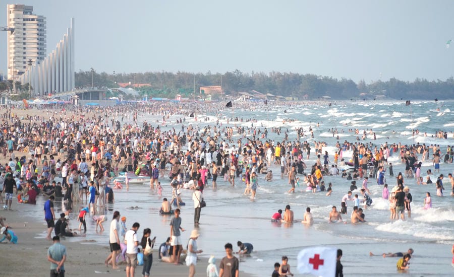 Tourists need to be vigilant against room booking scams, especially during holidays attracting many tourists to Vung Tau. Photo: Thanh An