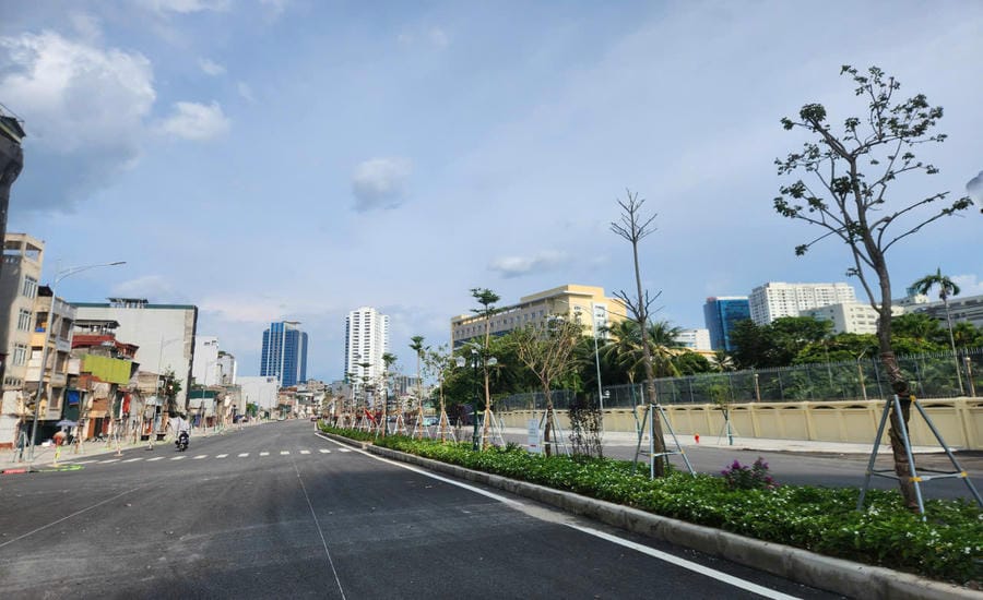 Ring Road 1 nearly 7,800 billion VND before the opening day. Photo: Dang Tien