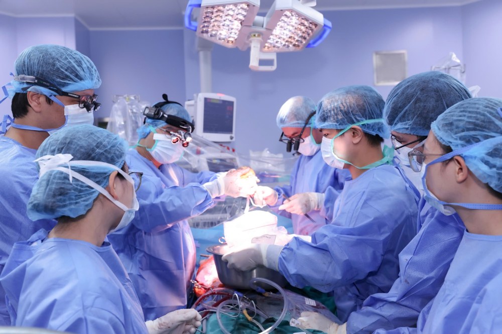 Doctors perform the second heart transplant for the patient. Photo: Hospital provided