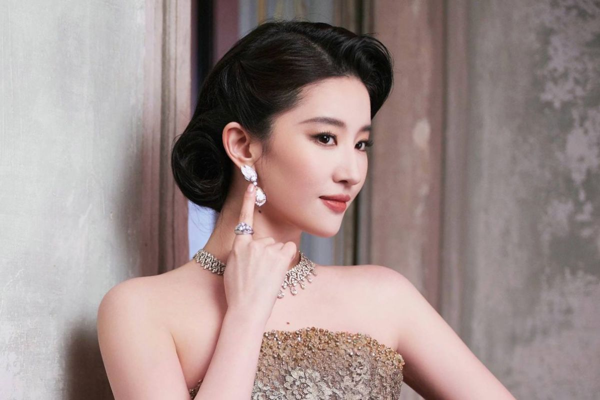 Lưu Diệc Phi bước sang tuổi 39. Ảnh: Xinhua