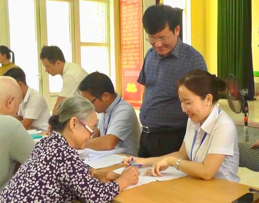 Kien Minh commune pays compensation and support for the Lao Cai - Hanoi - Hai Phong railway project. Photo: Kien Minh commune information portal, Hai Phong