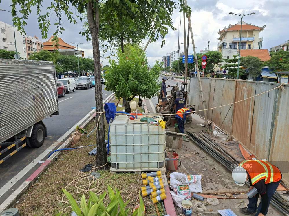 Drilling geological surveys for Metro line No. 6 on Pham Van Dong Avenue (HCMC). Photo: Minh Quan