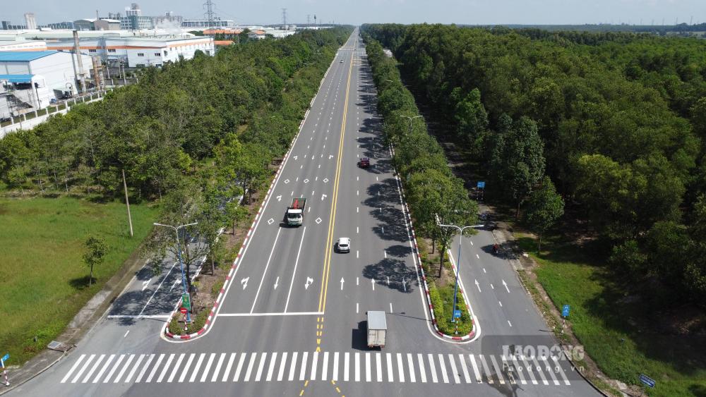 Tuyến đường 10 làn xe kết nối xã Bàu Bàng đi các địa phương khác. Ảnh: Đình Trọng