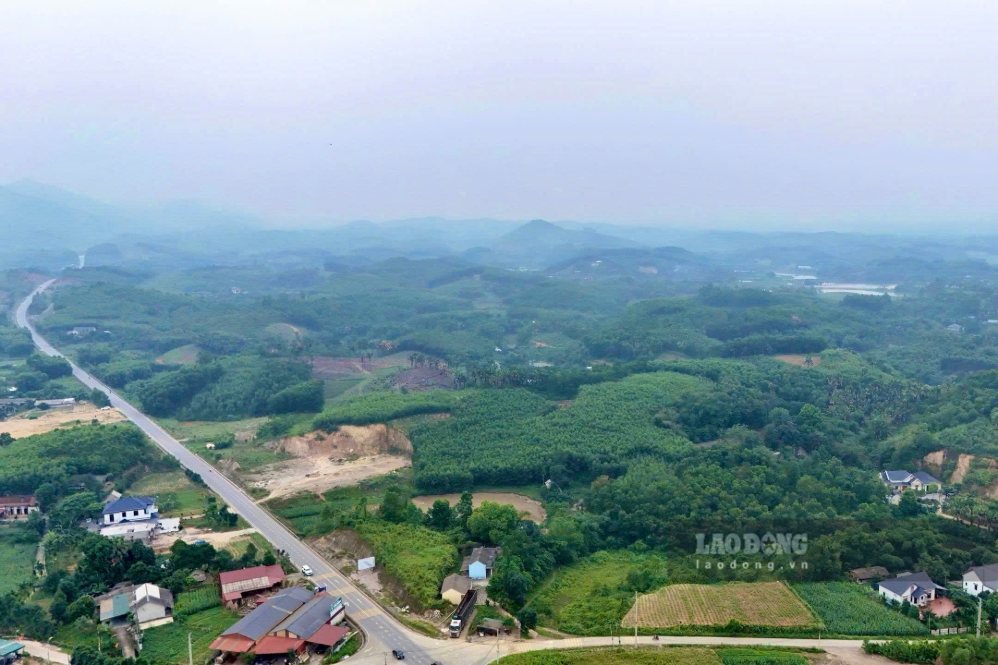 띠엔르엉 산업 단지 건설 준비 지역. 사진: 또꽁