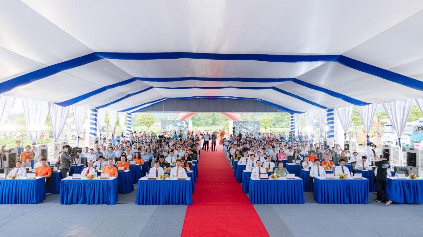 Các đại biểu, các vị khách quý tham dự sự kiện. Ảnh: FPT