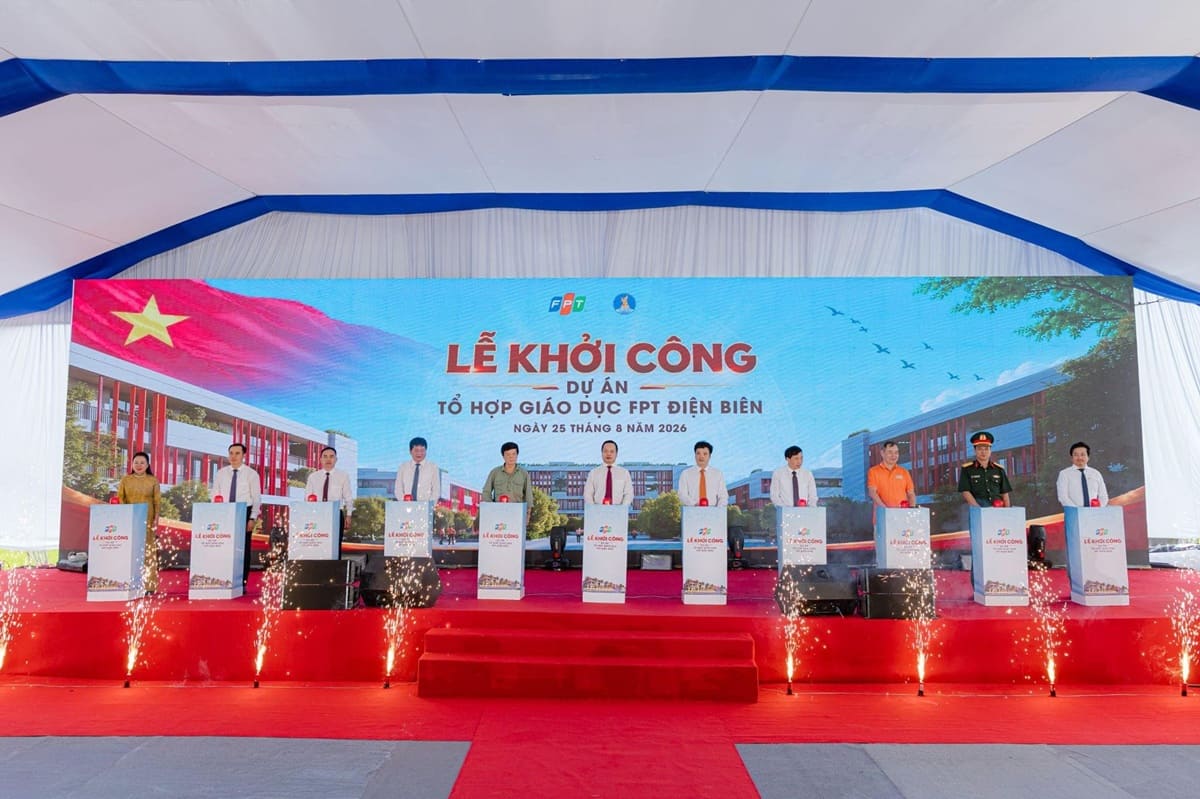 Leaders of Dien Bien province, leaders of FPT Group and representatives of ministries and departments perform the groundbreaking ceremony of FPT Education Complex in Dien Bien. Photo: FPT