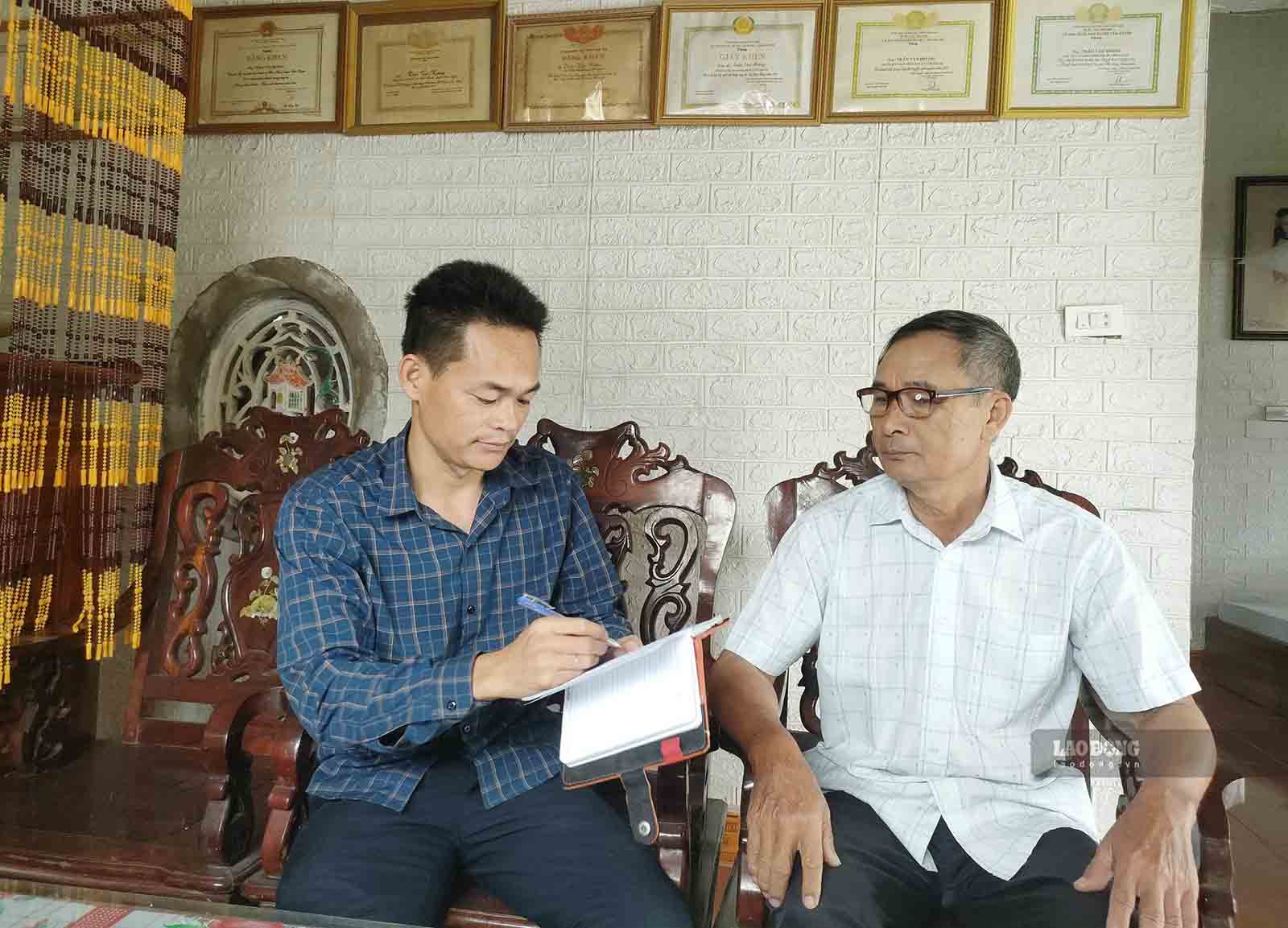 Ông Trần Văn Hương chia sẻ cảm nhận về sự phát triển, đổi thay của quê hương, đất nước. Ảnh: Phan Ấn