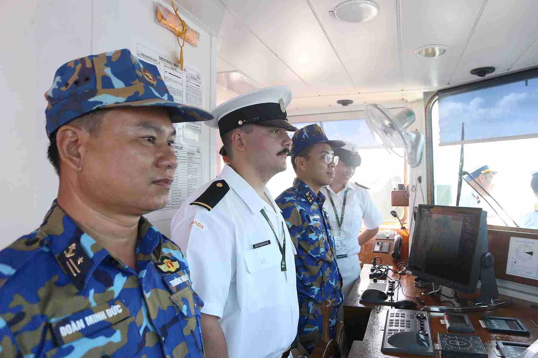 các học viên sĩ quan hải quân quốc tế đã tham gia hoạt động trải nghiệm, thực hành trên Tàu buồm 286 - Lê Quý Đôn.