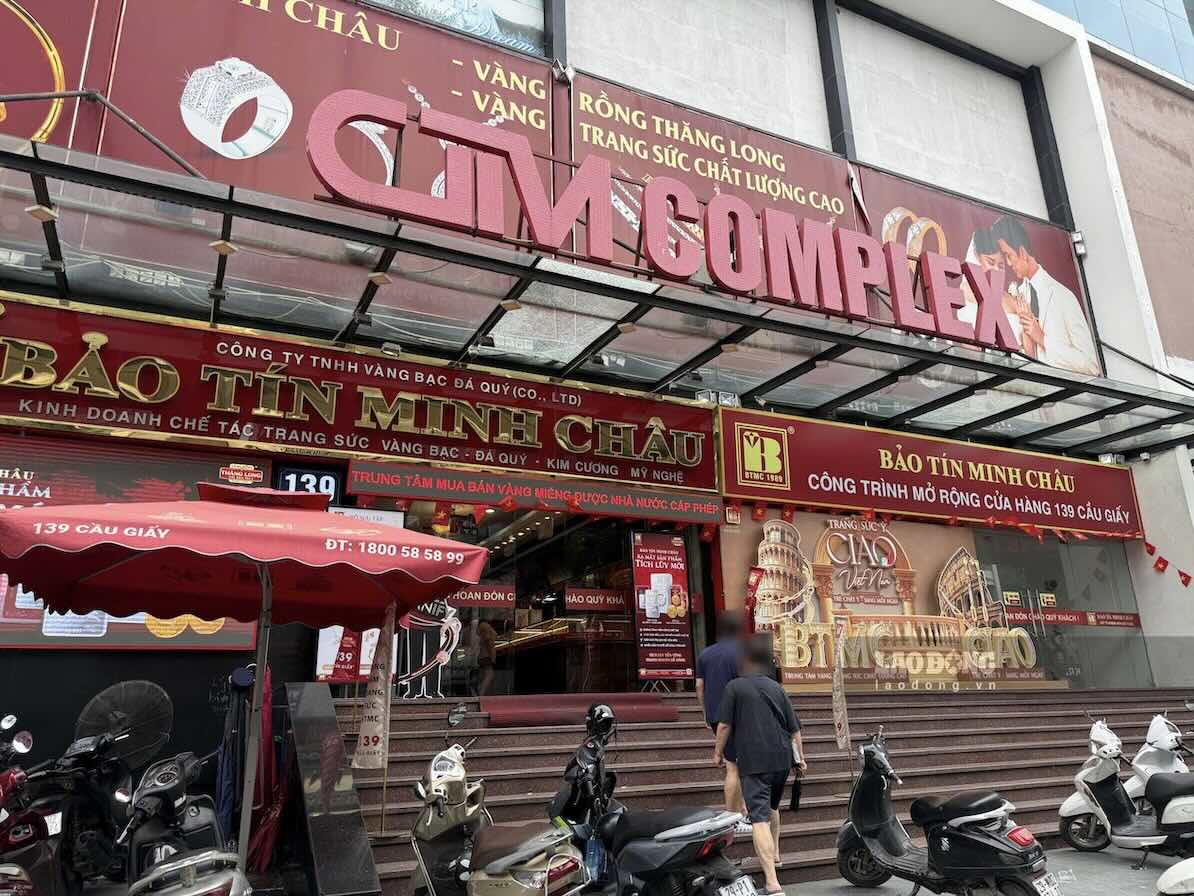 バオティンミンチャウは、顧客が権利を確保するために公式施設で金の売買を行うことを推奨しています。写真:フオン・アイン