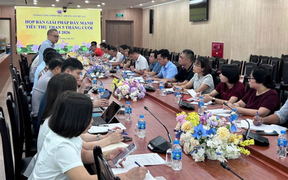 Ban Kinh doanh than, Tập đoàn Công nghiệp Than - Khoáng sản Việt Nam chủ trì làm việc về triển khai các giải pháp đẩy mạnh tiêu thụ than 5 tháng cuối năm 2026. Ảnh: TKV