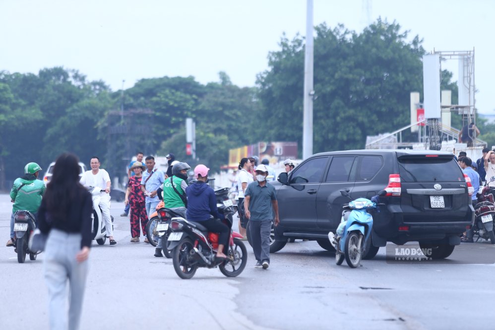 Vé chợ đen trận chung kết Việt Nam - Thái Lan được rao bán với giá cao gấp nhiều lần mệnh giá. Ảnh: Thanh Vũ