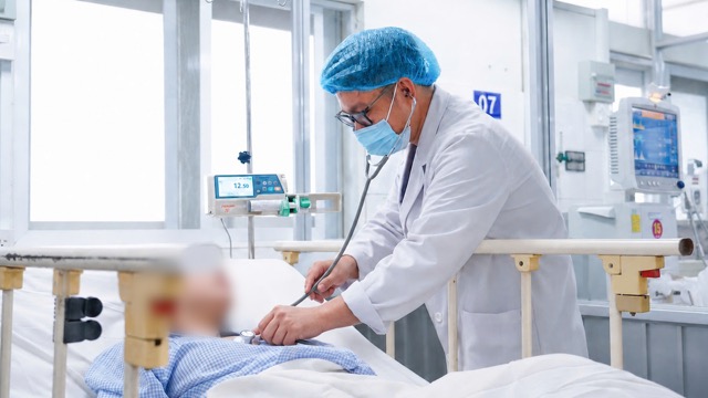 A pregnant woman with dengue fever was successfully saved after 4 surgeries and major interventions in a short time. Photo: Provided by Gia Dinh People's Hospital.