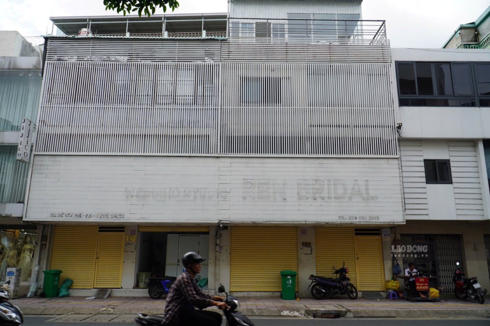 Wide frontage but still difficult to find tenants. Photo: Ha May
