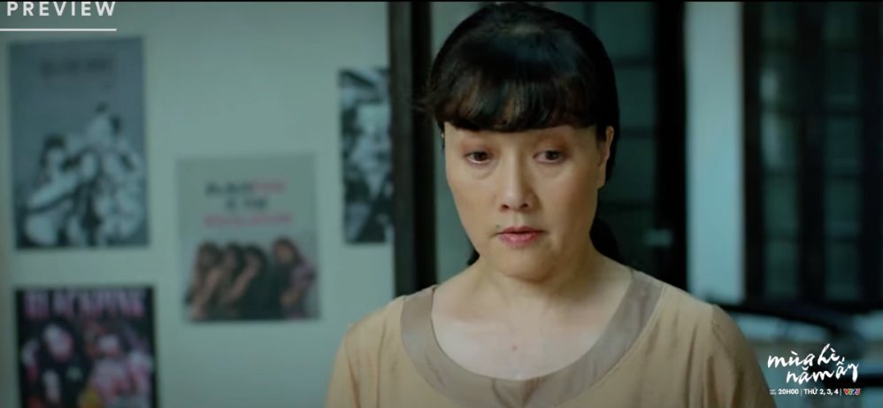 Mẹ Phương sốc vì con gái muốn bảo lưu kết quả du học trong tập 10 phim “Mùa hè năm ấy“. Ảnh: VFC