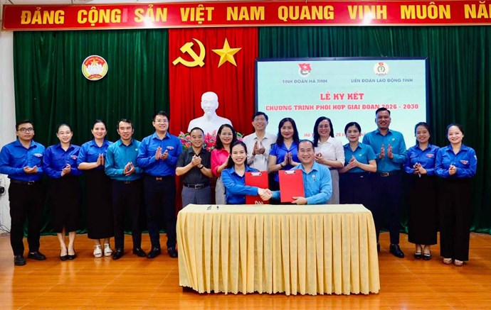 LĐLĐ tỉnh Hà Tĩnh và Tỉnh đoàn ký kết chương trình phối hợp, chăm lo cho thanh niên công nhân giai đoạn 2026-2030. Ảnh: Công đoàn Hà Tĩnh