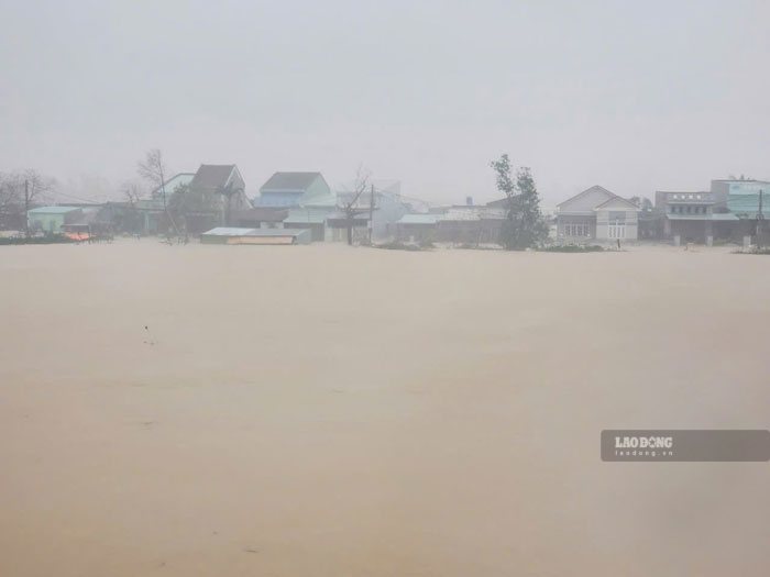 Mưa lũ lịch sử năm 2025 ở Gia Lai làm 28.196 nhà bị sập, đổ, cuốn trôi hoặc hư hỏng nặng. Ảnh: Thanh Tuấn
