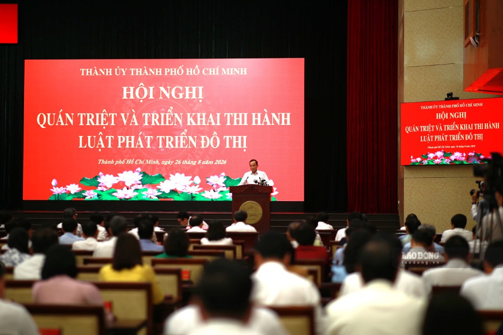 Bí thư Thành ủy TPHCM Trần Lưu Quang phát biểu tại hội nghị.  Ảnh: Minh Quân