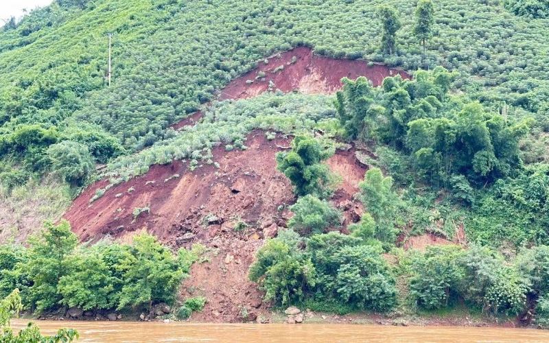 Tình trạng sạt lở đất đá xảy ra tại xã Tam Chung, tỉnh Thanh Hóa. Ảnh: UBND xã Tam Chung cung cấp