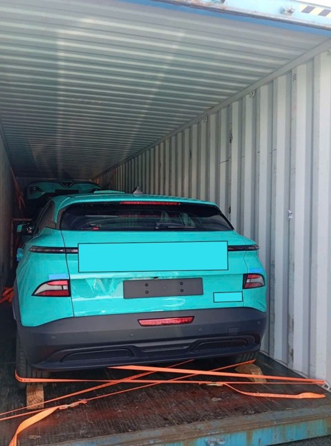 With international standard materials and a team of experienced technicians, Kien Do brings a professional and reputable car lashing solution at the port. Photo: Kien Do