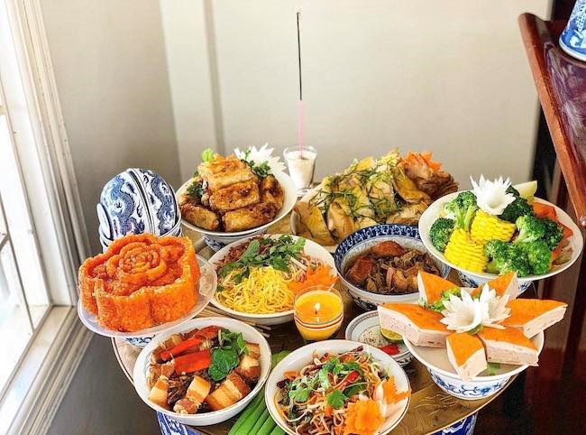 Suggestions for offerings for the full moon of July. Photo: Tung Do