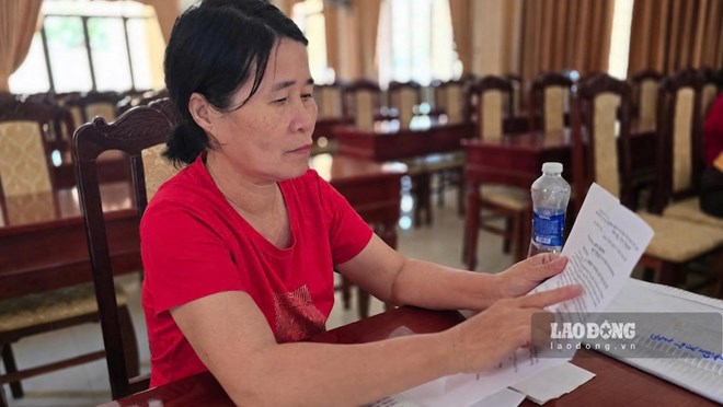 Many catering staff at Quang Tri schools have had their incomes reduced and their rights affected. Photo: Hung Tho