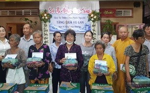 Trao quà hơn 120 triệu đồng đến người dân khó khăn mùa Vu Lan