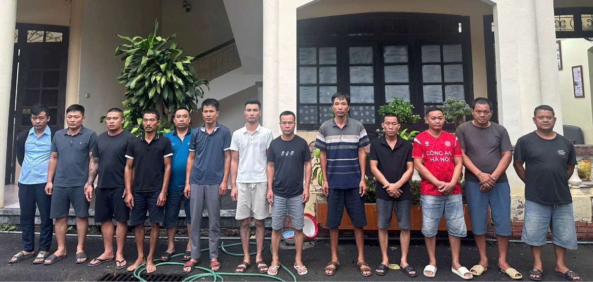 The Investigation Police Agency of Hung Yen Provincial Police prosecuted 13 subjects involved in gambling in the form of xoc dia. Photo: Hung Yen Provincial Police