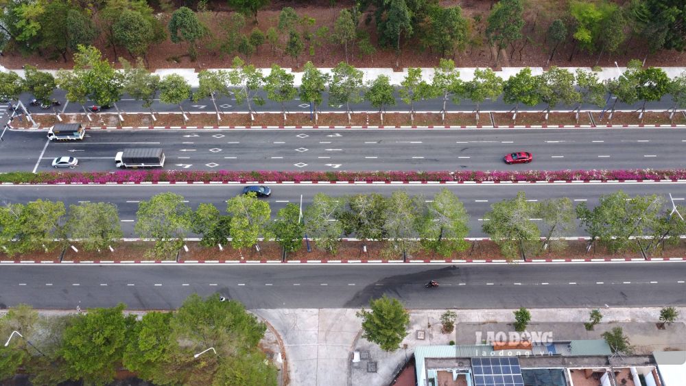 Phường Chánh Phú Hòa có 2 tuyến đường 10 làn xe đi qua. Ảnh: Đình Trọng