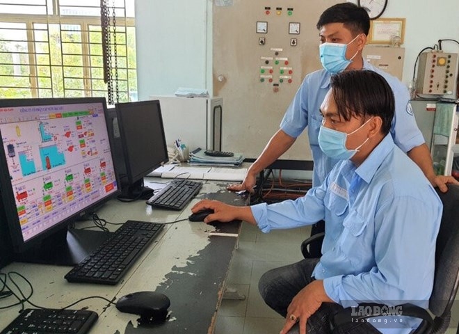At Bac Lieu Water Supply Joint Stock Company, Ca Mau province, applying technology is the top goal. Photo: Nhat Ho.