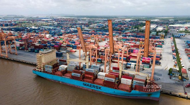 Trade flow and import and export maintain positive growth momentum of the Vietnamese economy, despite global fluctuations. Photo: Hai Nguyen