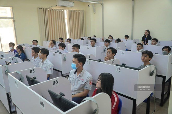 Ho Chi Minh City may be chosen as a pilot locality to organize the high school graduation exam on computers in the 2026-2027 school year. Photo: Chan Phuc