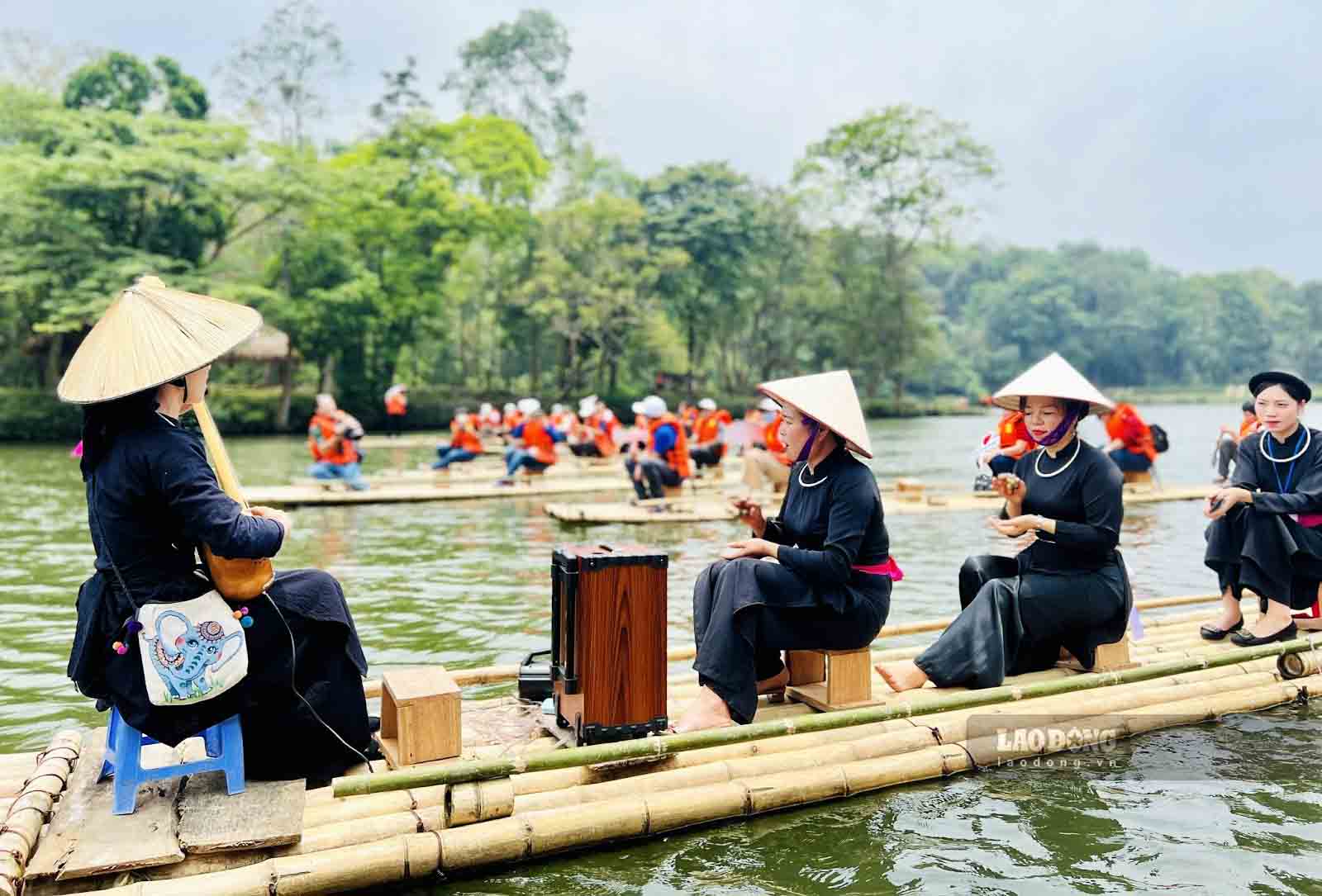 Các hoạt động trải nghiệm của du khách trên hành trình du lịch về nguồn tại Tân Trào. Ảnh: Nguyễn Tùng.