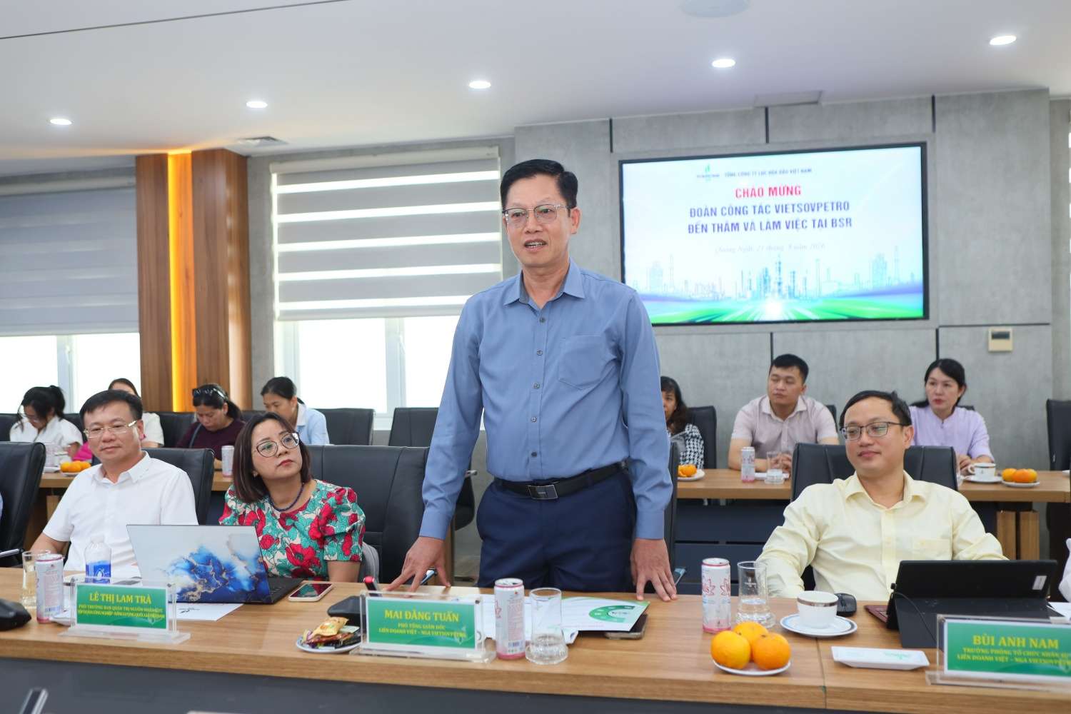 Ông Mai Đăng Tuấn - Phó Tổng Giám đốc, dẫn đầu đoàn công tác Vietsovpetro phát biểu chia sẻ. Ảnh: BSR