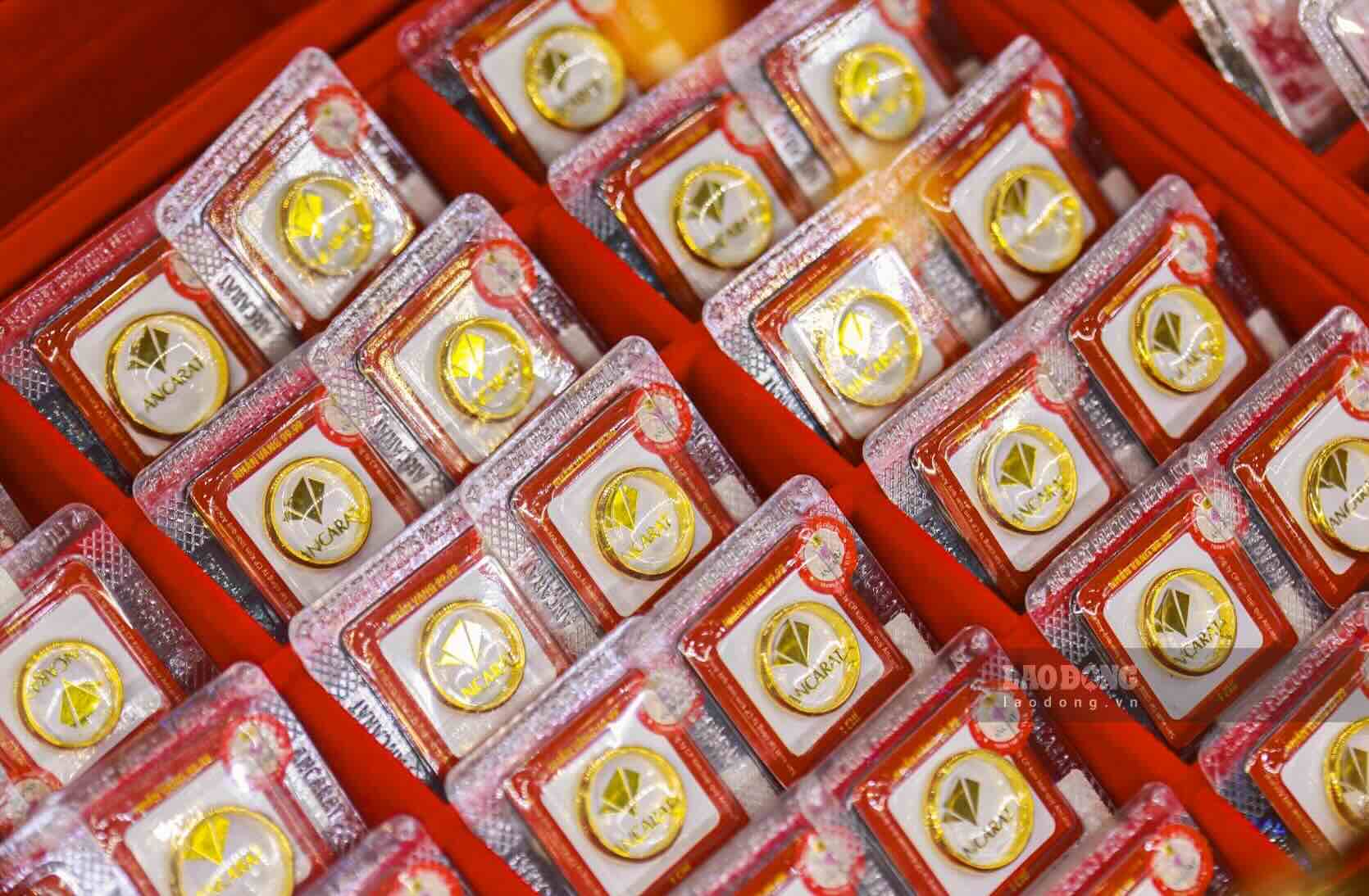 Gold prices are struggling as the market waits for a clearer message from the Fed. The trend of the USD, US bond yields and subsequent economic data will be decisive factors in the direction of the precious metal. Photo: Phan Anh