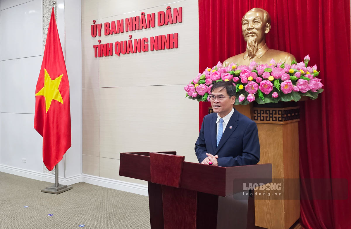 Ông Bùi Văn Khắng, Phó Bí thư Tỉnh ủy, Chủ tịch UBND tỉnh Quảng Ninh phát biểu tại hội nghị. Ảnh: Đoàn Hưng
