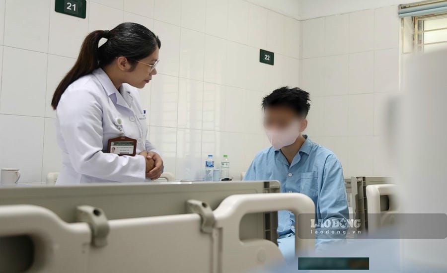 Phone abuse can have many impacts on the daily life and mental health of patients. Photo: Viet Anh