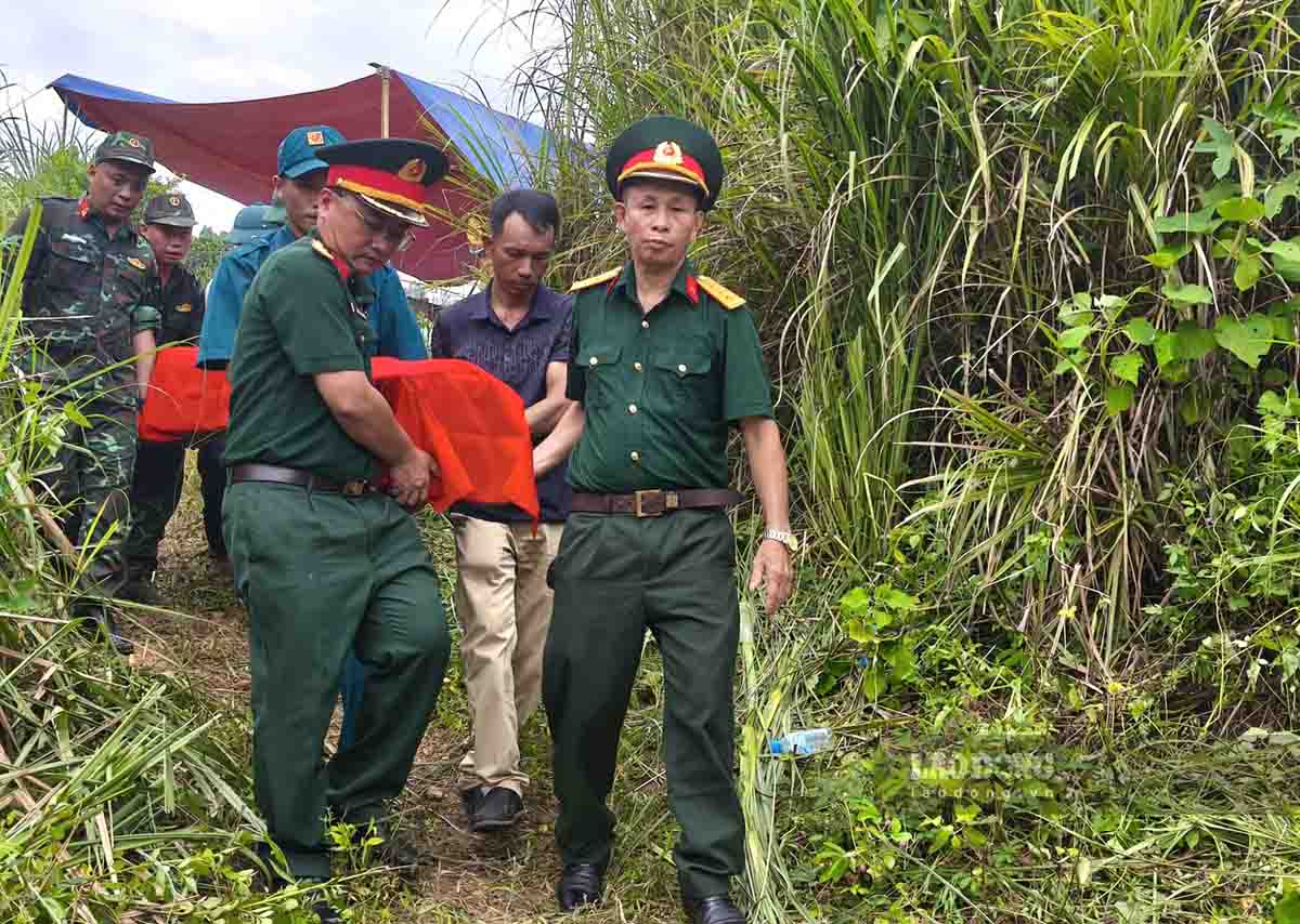 Tuyen Quang province organizes exhumation and repatriation of 4 more sets of martyrs' remains. Photo: The Dong