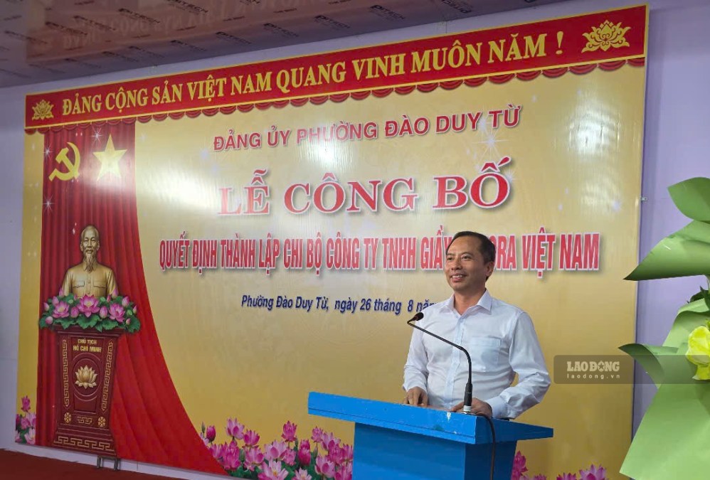 Dr. Luong Trong Thanh - Member of the Standing Committee of the Vietnam General Confederation of Labor, Provincial Party Committee Member, Chairman of Thanh Hoa Labor Federation spoke at the ceremony. Photo: Xuan Hung