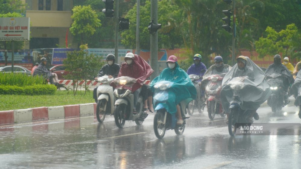 Weather forecast for tomorrow, August 27, Hanoi has rain. Photo: Minh Vu
