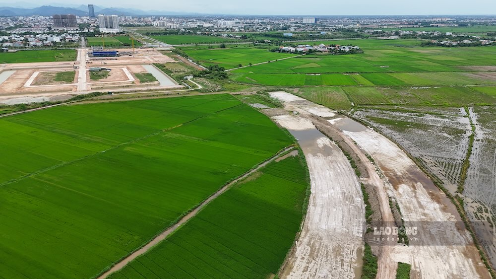 The starting point of the To Huu extended road project to Phu Bai airport is in Zone E - An Van Duong New Urban Area. Photo: Phuc Dat