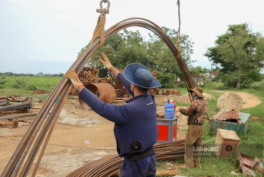 Công nhân làm việc tại dự án. Ảnh: Phúc Đạt