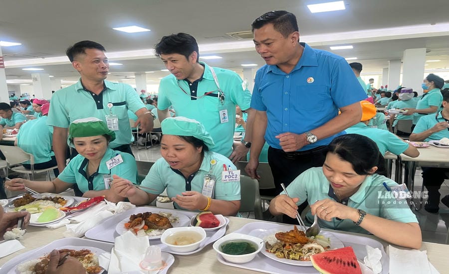 Trade Union meals bring benefits and joy to workers - one of the activities showing the innovation of the Trade Union organization - in grasping and meeting the needs of union members and workers. Photo: Kieu Vu