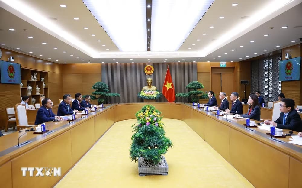 Thủ tướng Chính phủ Lê Minh Hưng tiếp Quốc vụ khanh phụ trách Ngoại giao Cộng hòa Ấn Độ Pabitra Margherita. Ảnh: Dương Giang/TTXVN