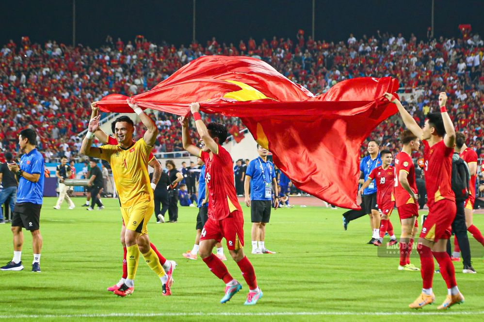 Trận hòa 2-2 trên sân Mỹ Đình tối 26.8 giúp tuyển Việt Nam chính thức bảo vệ thành công chức vô địch ASEAN Cup 2026 khi vượt qua tuyển Thái Lan với tổng tỉ số 4-2 sau 2 lượt trận chung kết.