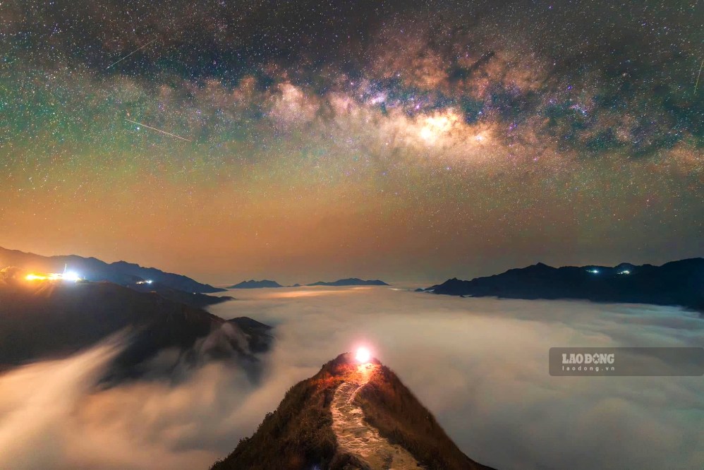 The dinosaur spine in Ta Xua commune, Son La province stands out with its spacious space and favorable clear view for hunting the magical Milky Way. Photo: Trung Hieu